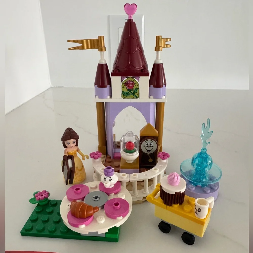 LEGO JUNIORS - 2 sets - Disney Elsa’s Frozen Playground and Belle’s Story Time - Picture 5 of 7